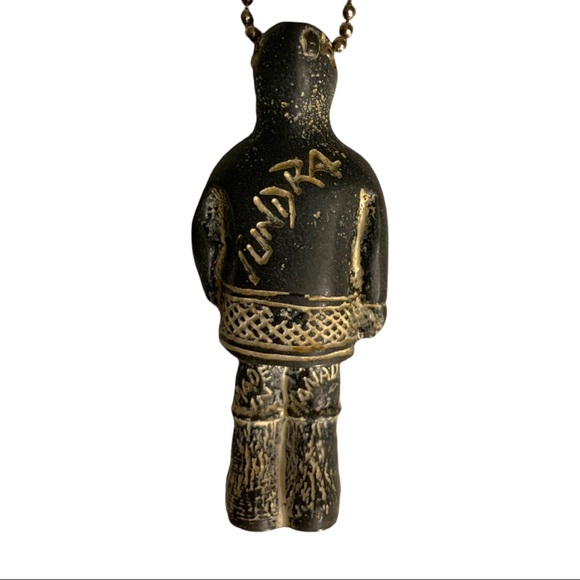 Vintage Tundra Inuit Eskimo Carved Figure Faux Soapstone  Keychain Zipper Pull - Picture 3 of 4